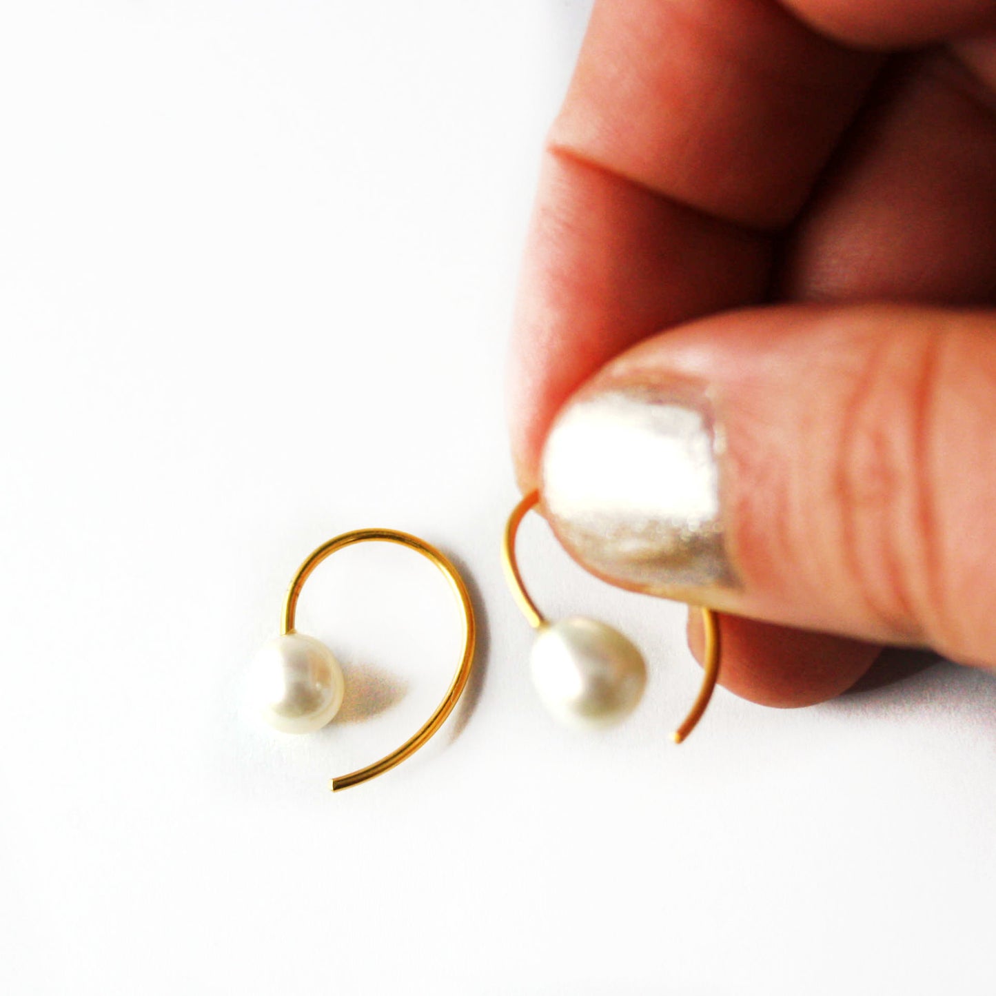 Small white pearl earrings made of 925 Sterling silver gold-plated