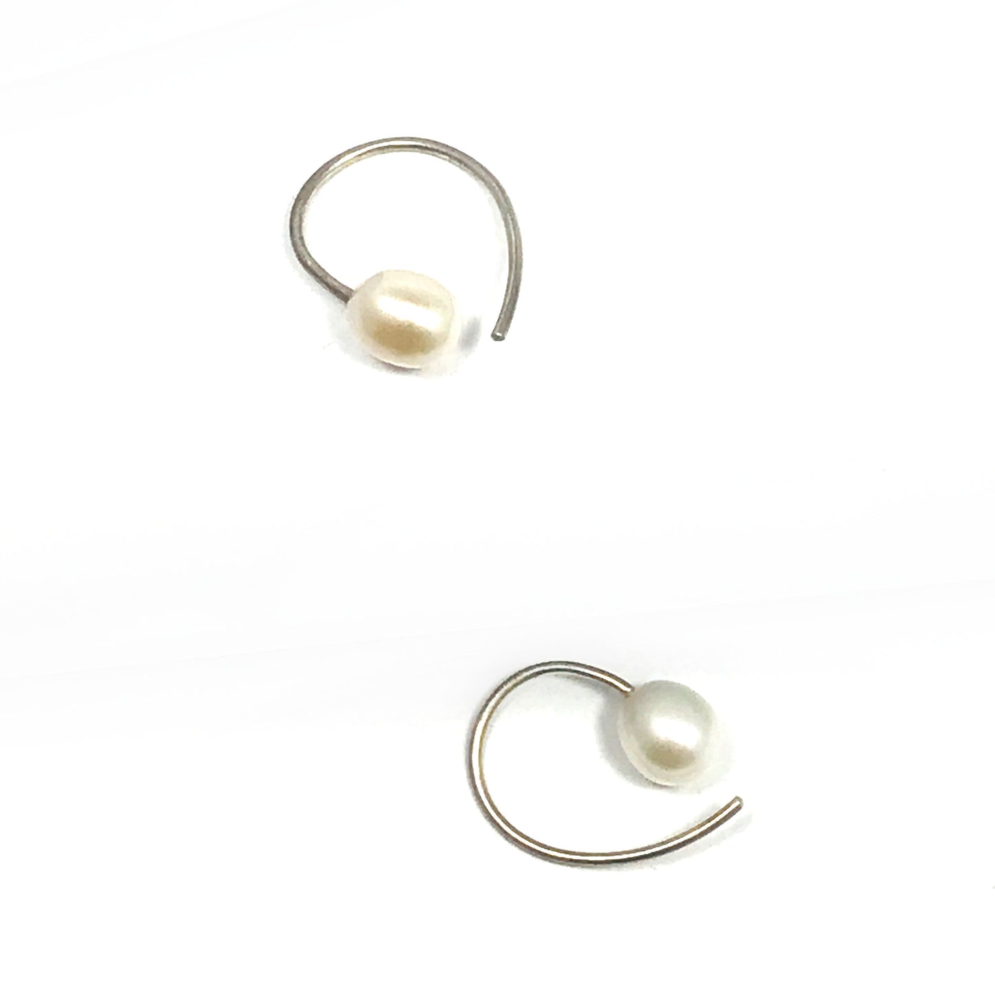 Small white pearl earrings made of 925 Sterling silver